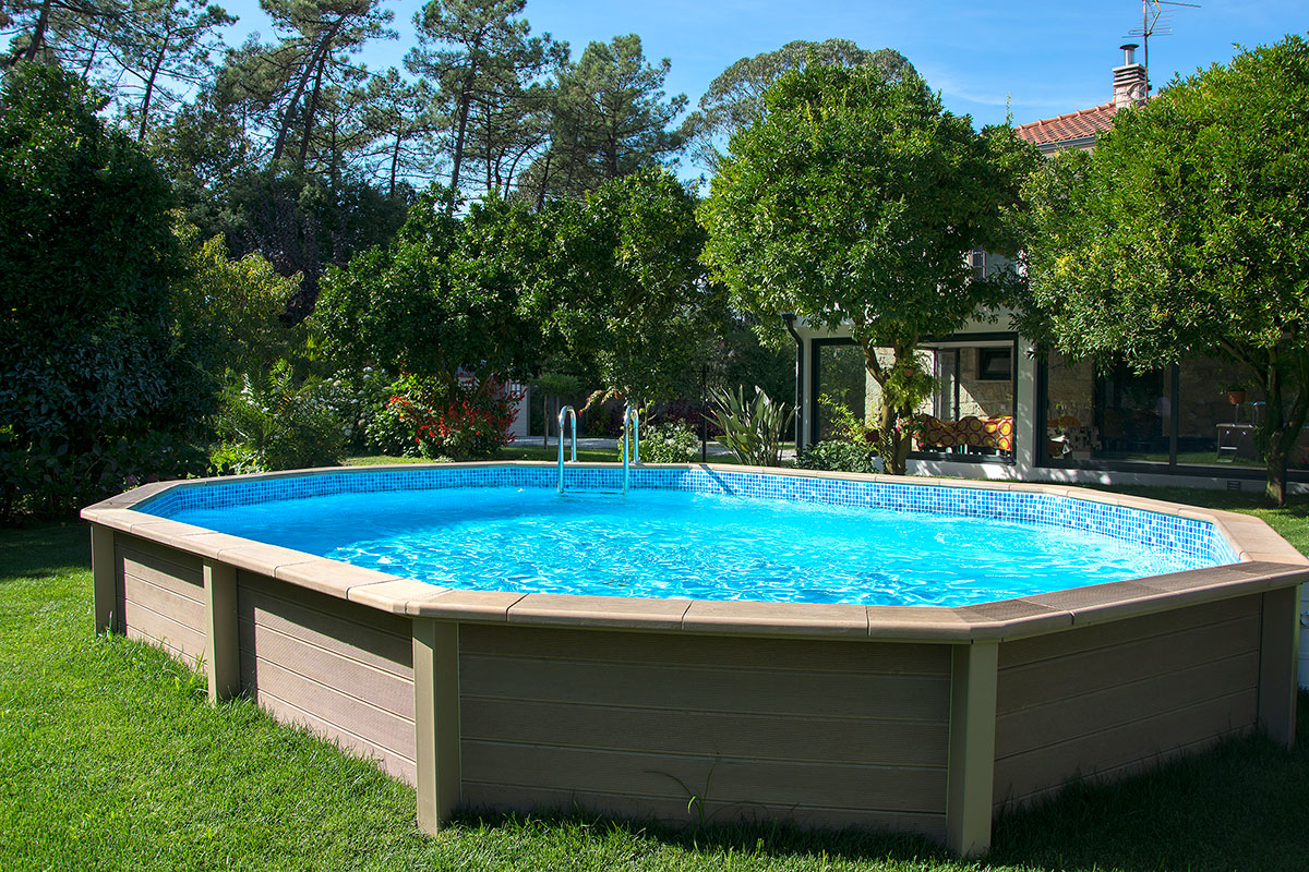 Piscina pequena em tamanho, mas grande em brincadeiras